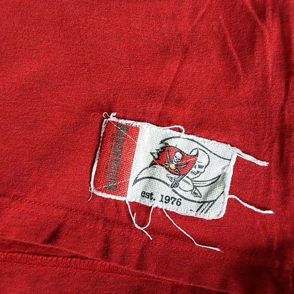 TAMPA BAY BUCCANEERS CUTOUT LETTERING MAJESTIC T SHIRT SIZE XL - Picture 4 of 6
